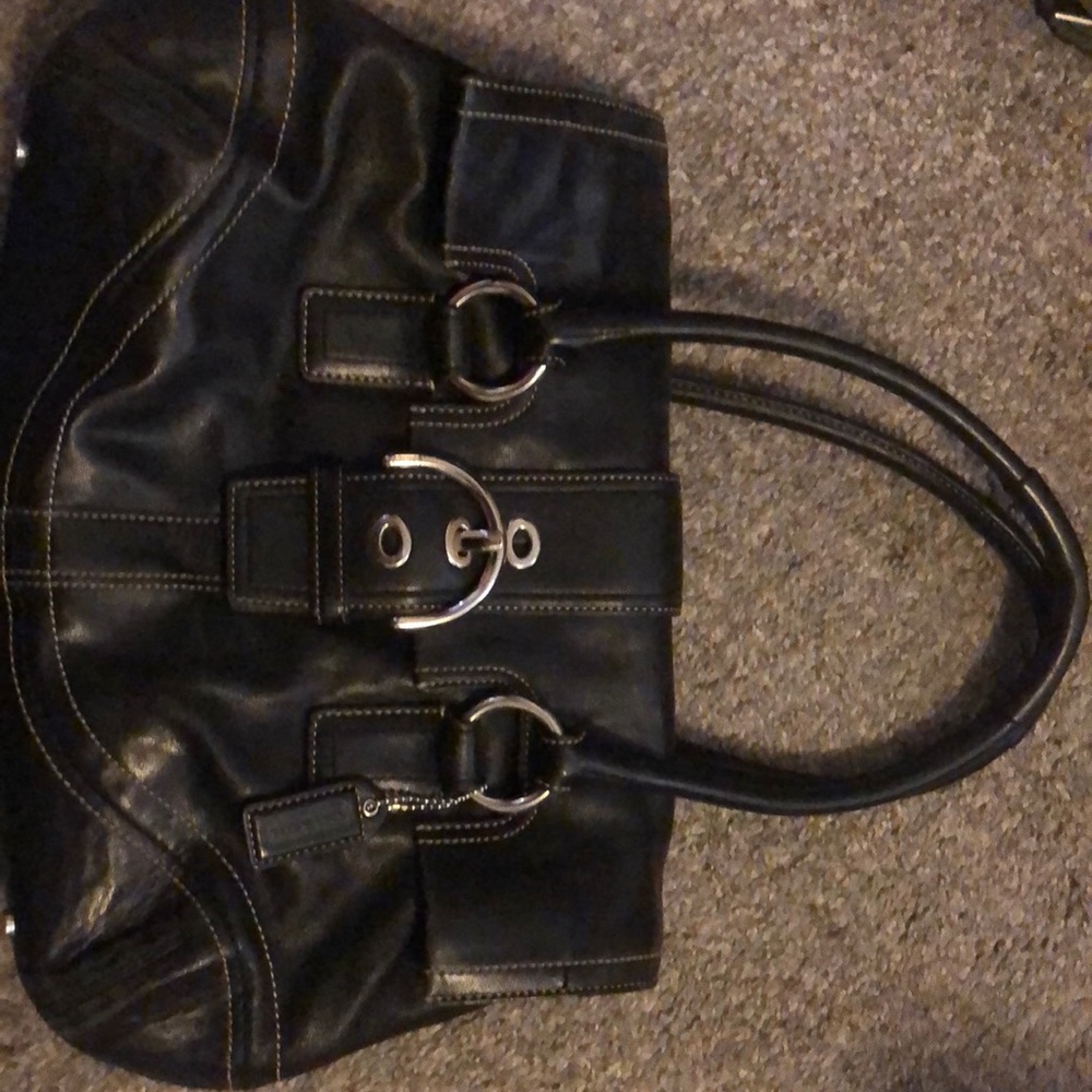 Genuine leather coach purse, authentic. In excellent condition